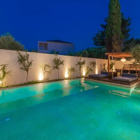 Oresteia Executive Villa, A Flamboyant Retreat, By Thinkvilla וילה