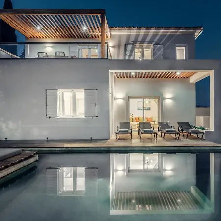 וילה Oresteia Executive Villa, A Flamboyant Retreat, By Thinkvilla טרגקי
