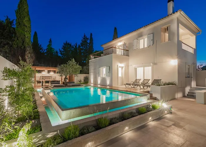 Oresteia Executive Villa, A Flamboyant Retreat, By Thinkvilla Villa Tragaki