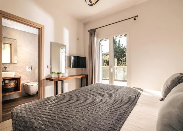Oresteia Executive Villa, A Flamboyant Retreat, By Thinkvilla Villa Tragaki