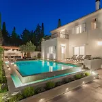Oresteia Executive Villa, A Flamboyant Retreat, By Thinkvilla Villa Tragaki